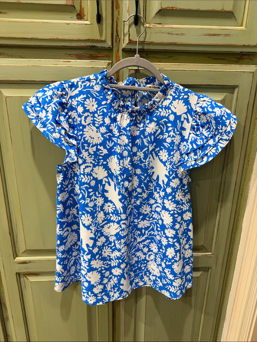 JODIFL Blue and White Floral Ruffle Sleeve Blouse